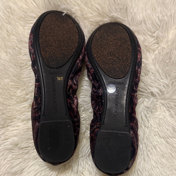 Lucky Brand Women's Black and Burgundy Flats - Picture 3 of 5